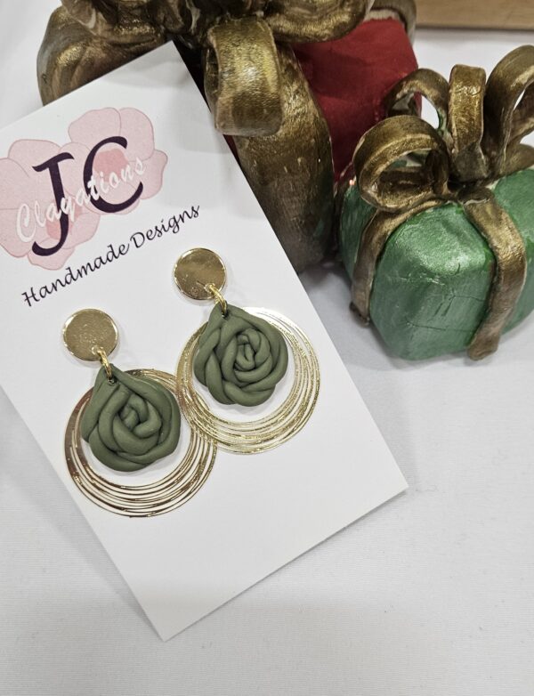 Olive Golden swerly earrings